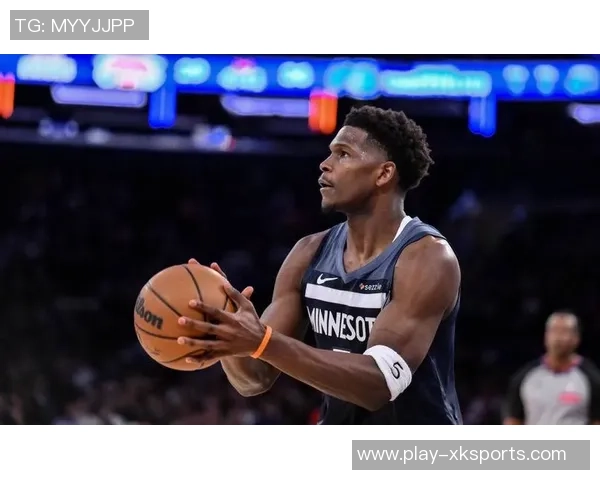 兰德尔表现平平全场10投仅4中贡献16分5篮板1助攻次节状态低迷未能得分